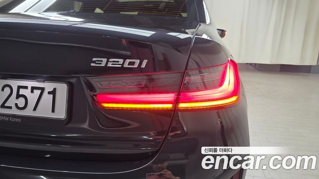 BMW 3-Series 2024 — photo 9