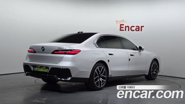 BMW 7-Series 2024 — photo 2