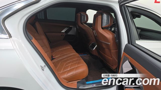 BMW 7-Series 2024 — photo 17