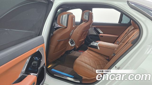 BMW 7-Series 2024 — photo 24
