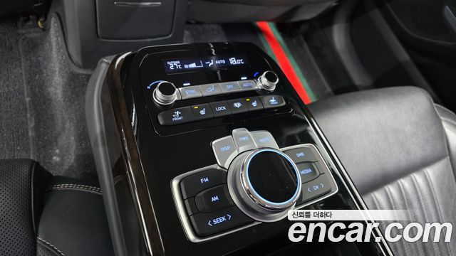 Genesis G90 2019 — photo 19