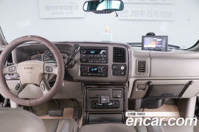 GMC Yukon 2003 — photo 7