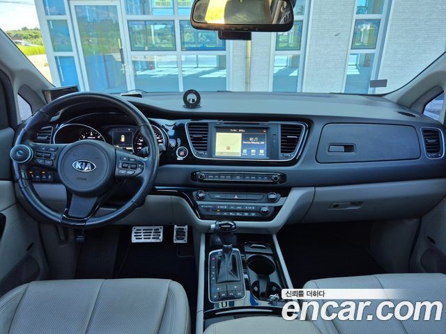 Kia Canival 2015 — photo 9