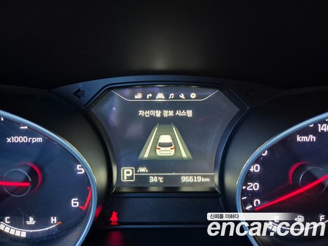 Kia Canival 2015 — photo 11