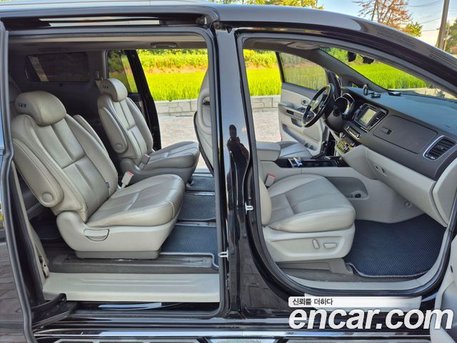 Kia Canival 2015 — photo 15