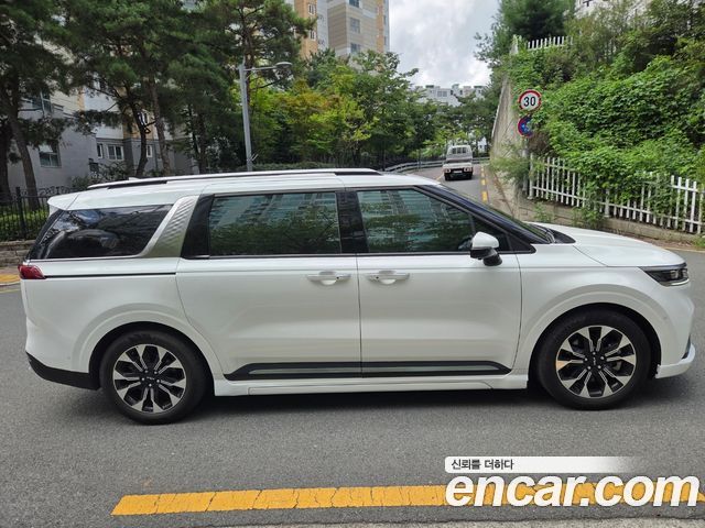 Kia Canival 2022 — photo 3