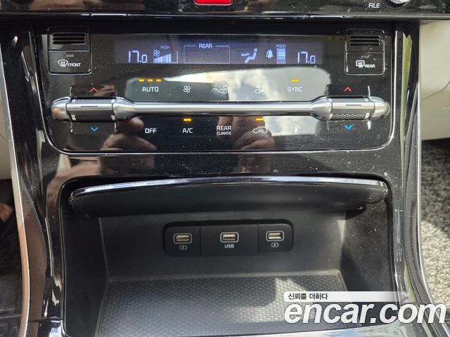 Kia Canival 2022 — photo 17