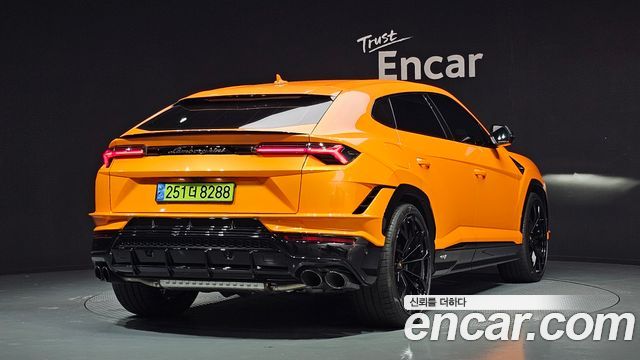 Lamborghini Urus 2024 — photo 2