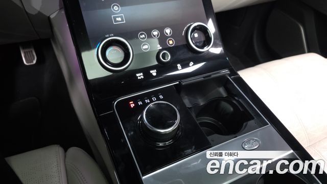 Land Rover Range Rover Velar 2019 — photo 12
