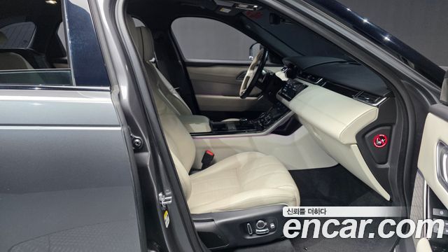 Land Rover Range Rover Velar 2019 — photo 17