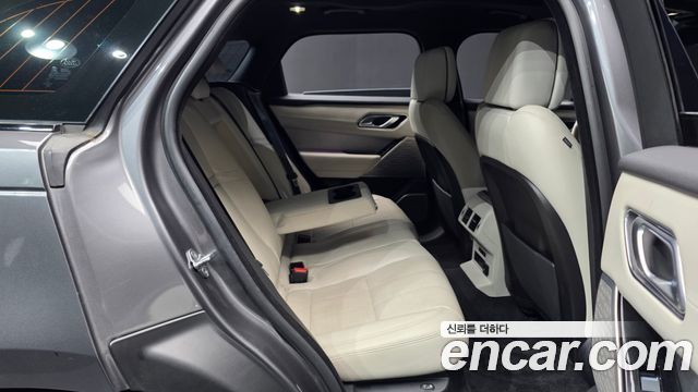 Land Rover Range Rover Velar 2019 — photo 18