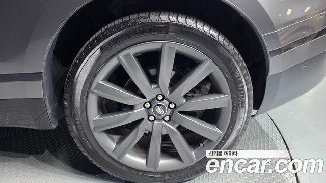 Land Rover Range Rover Velar 2019 — photo 7