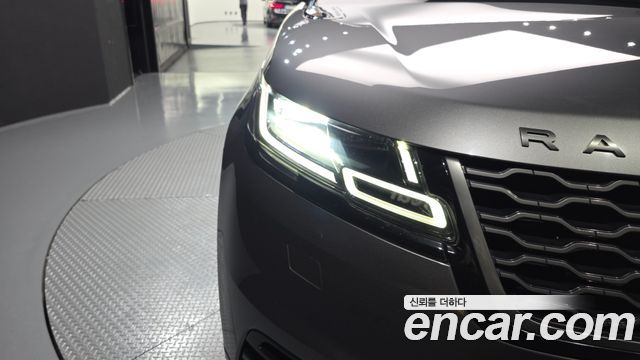 Land Rover Range Rover Velar 2019 — photo 8