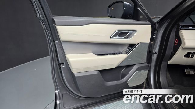 Land Rover Range Rover Velar 2019 — photo 14