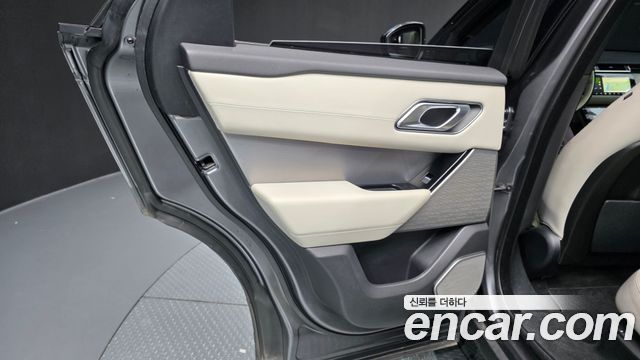 Land Rover Range Rover Velar 2019 — photo 15
