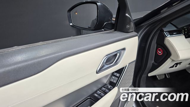 Land Rover Range Rover Velar 2019 — photo 27