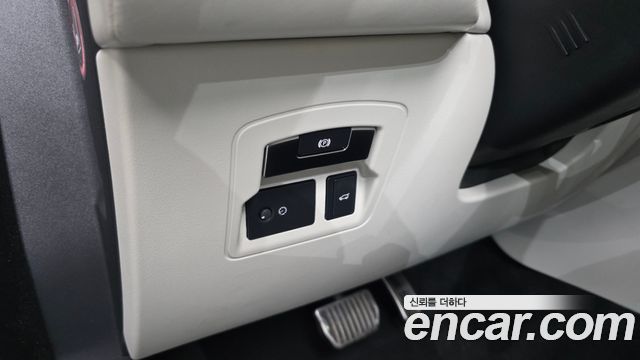Land Rover Range Rover Velar 2019 — photo 28