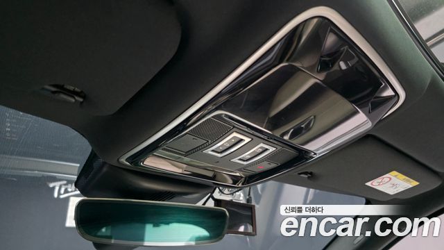 Land Rover Range Rover Velar 2019 — photo 29