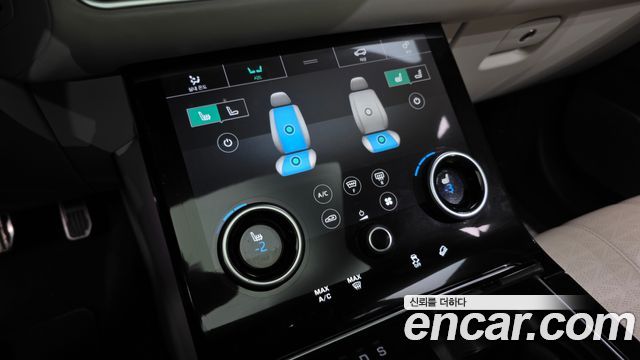 Land Rover Range Rover Velar 2019 — photo 31