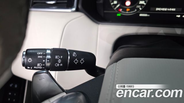 Land Rover Range Rover Velar 2019 — photo 35