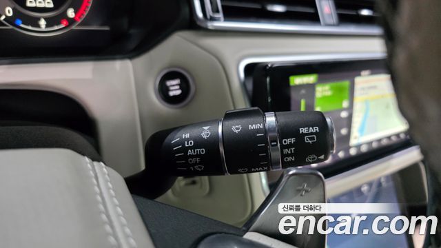 Land Rover Range Rover Velar 2019 — photo 36