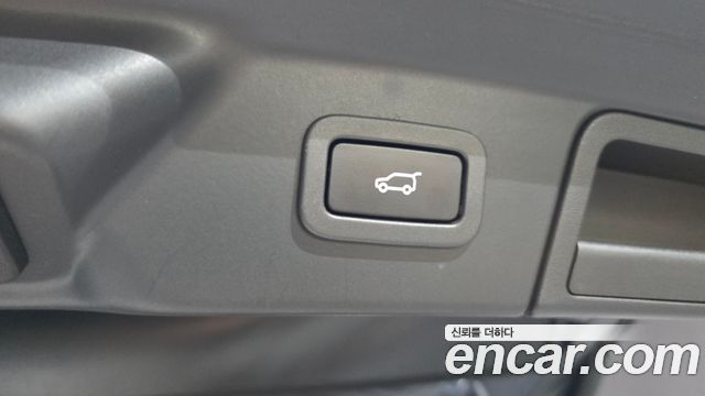 Land Rover Range Rover Velar 2019 — photo 37