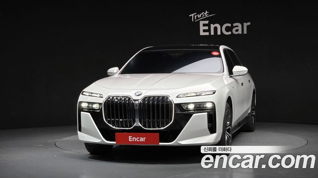 BMW 7-Series 2023 — photo 3