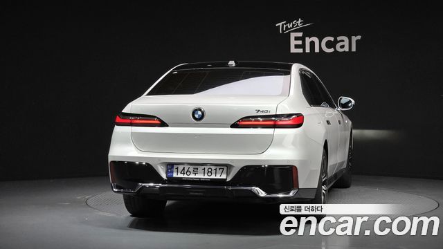 BMW 7-Series 2023 — photo 4