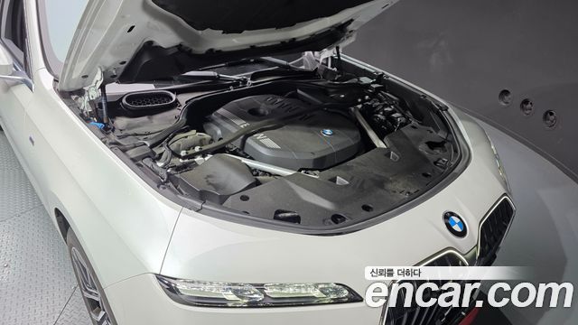 BMW 7-Series 2023 — photo 6