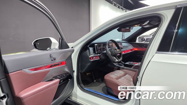 BMW 7-Series 2023 — photo 10