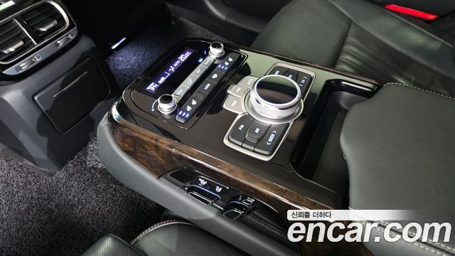 Genesis G90 2019 — photo 17