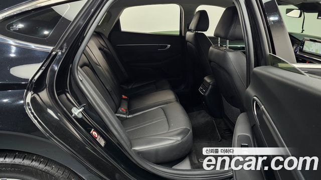 Hyundai Sonata 2022 — photo 17