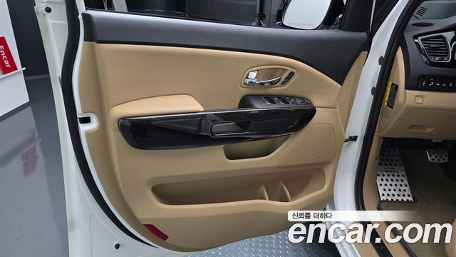 Kia Canival 2019 — photo 14