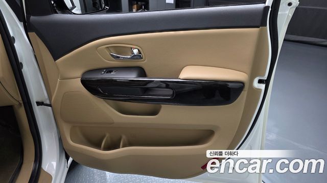 Kia Canival 2019 — photo 15