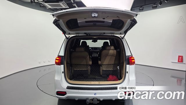 Kia Canival 2019 — photo 35