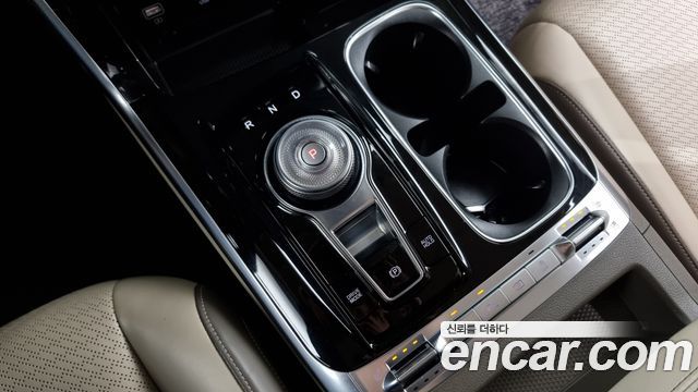 Kia Canival 2021 — photo 9