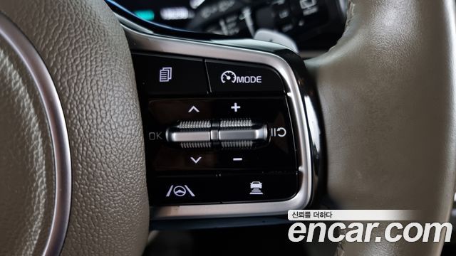 Kia Canival 2021 — photo 16