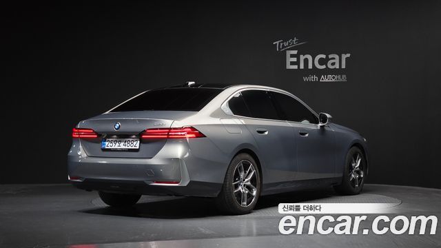BMW 5-Series 2025 — photo 2