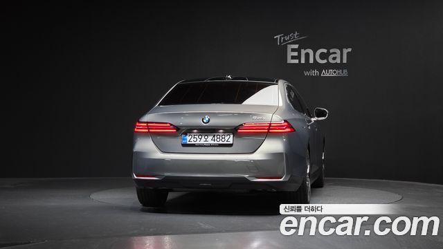 BMW 5-Series 2025 — photo 4