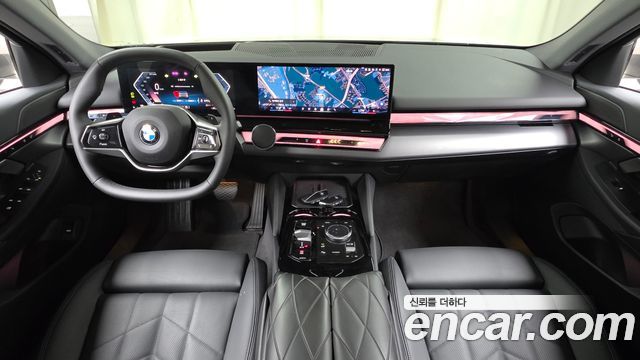 BMW 5-Series 2025 — photo 10