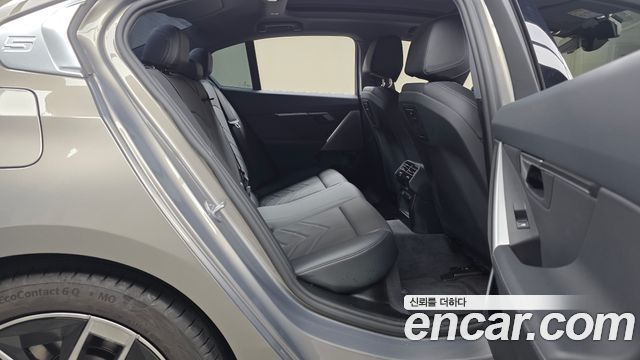BMW 5-Series 2025 — photo 17