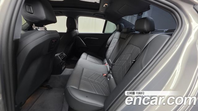 BMW 5-Series 2025 — photo 18