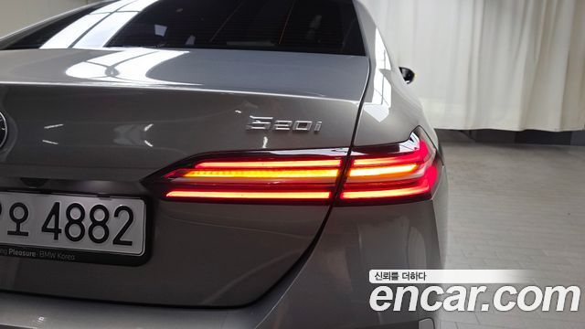 BMW 5-Series 2025 — photo 9