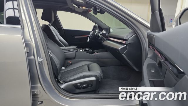 BMW 5-Series 2025 — photo 16