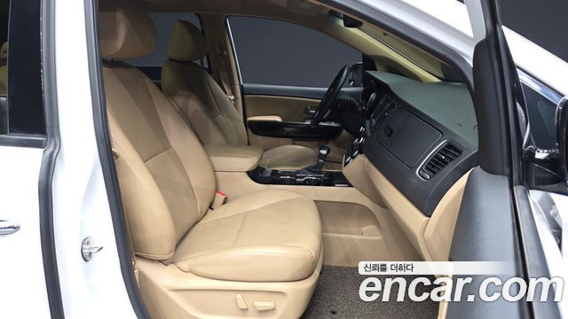 Kia Canival 2019 — photo 11