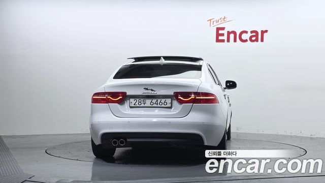 Jaguar XE 2017 — photo 4