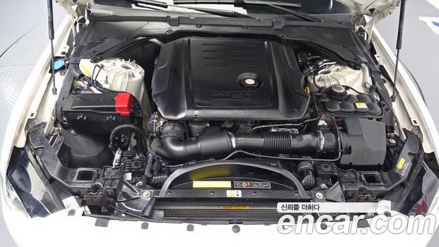 Jaguar XE 2017 — photo 6