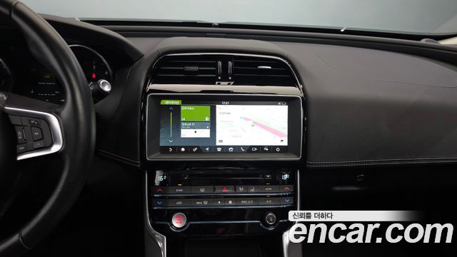 Jaguar XE 2017 — photo 14