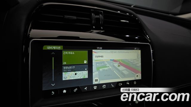 Jaguar XE 2017 — photo 15