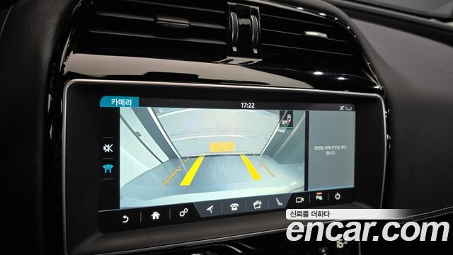 Jaguar XE 2017 — photo 16